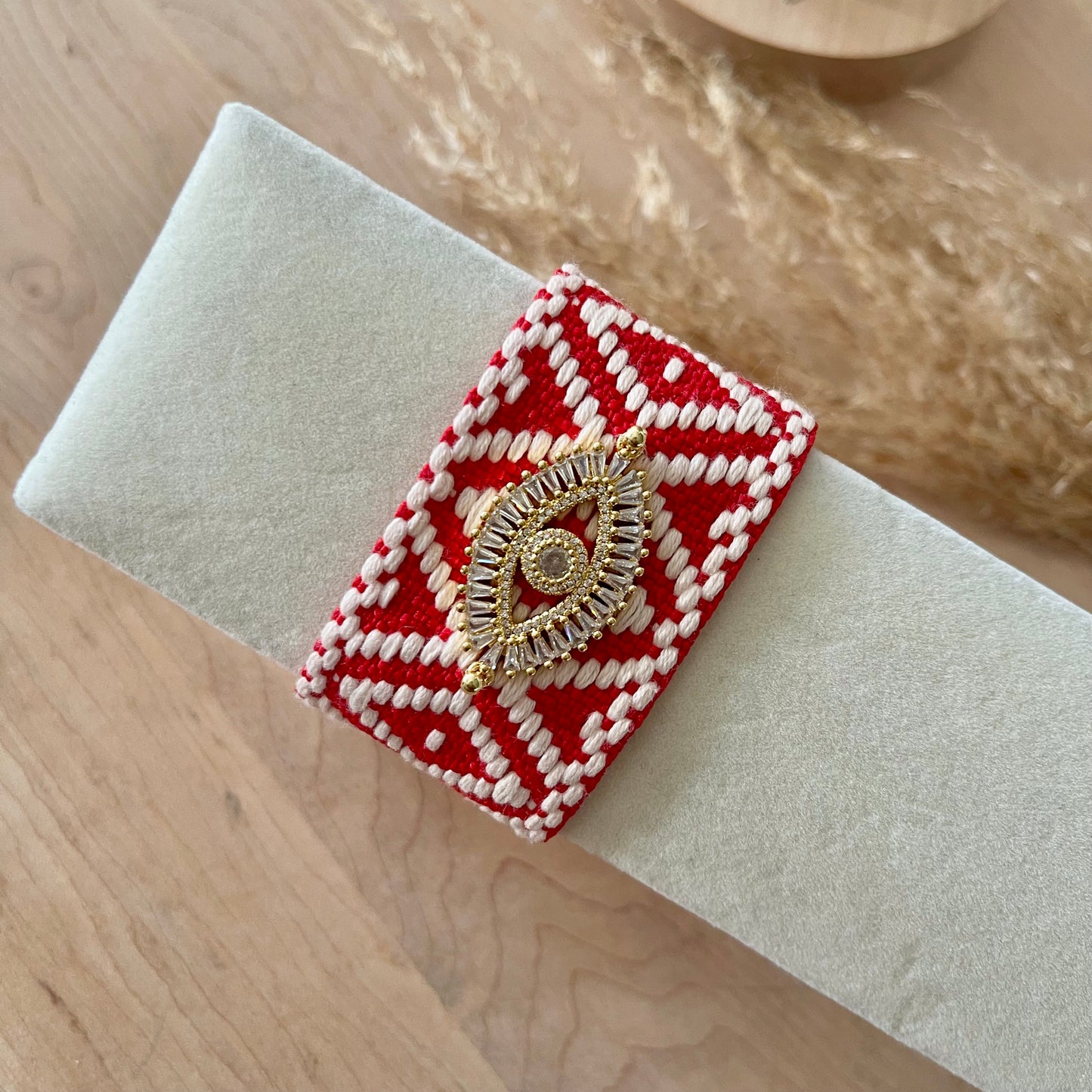 Bracelet braided eye
