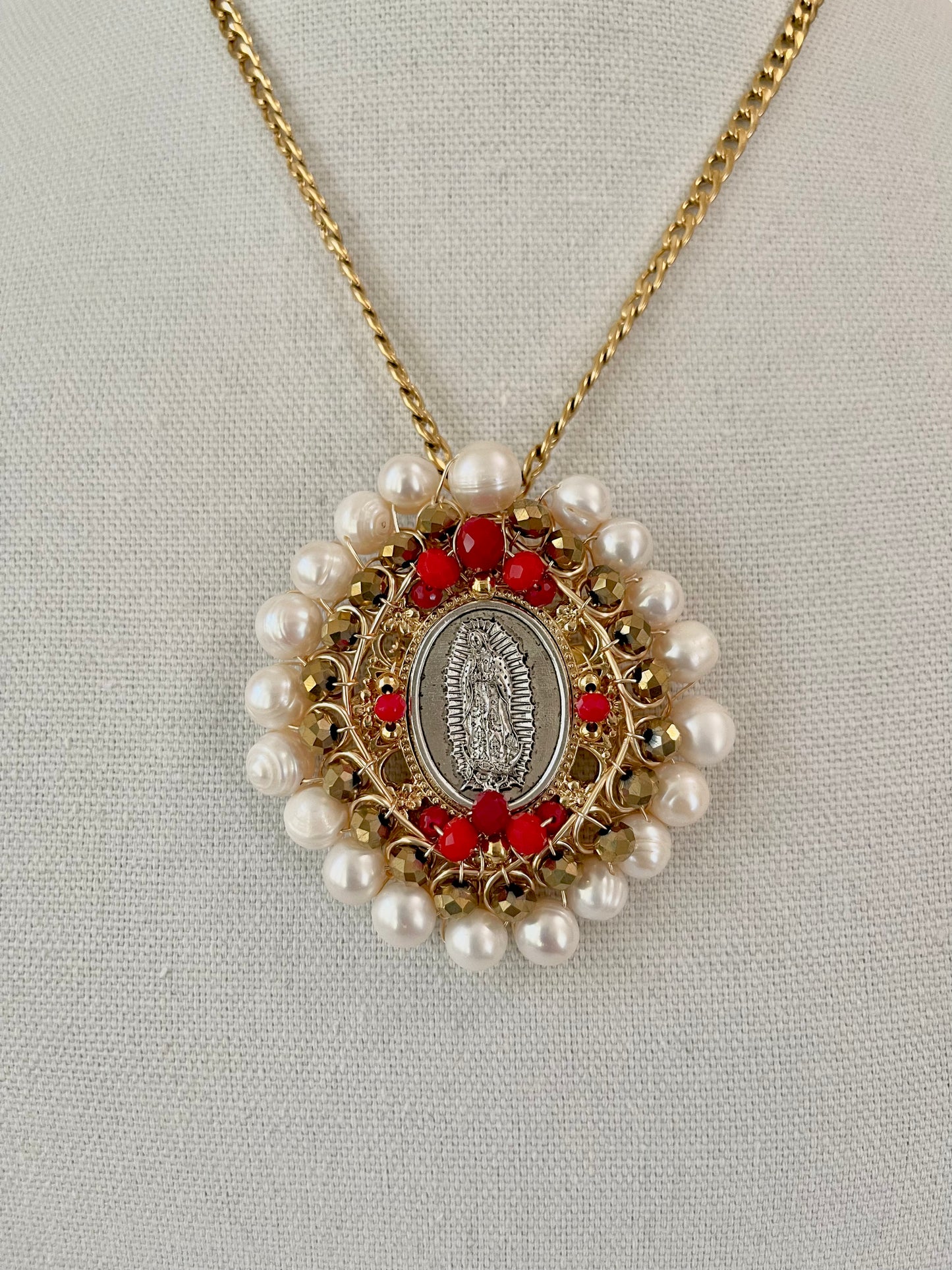 Cultured freshwater pearls Medalla/Camafeo 2 en 1