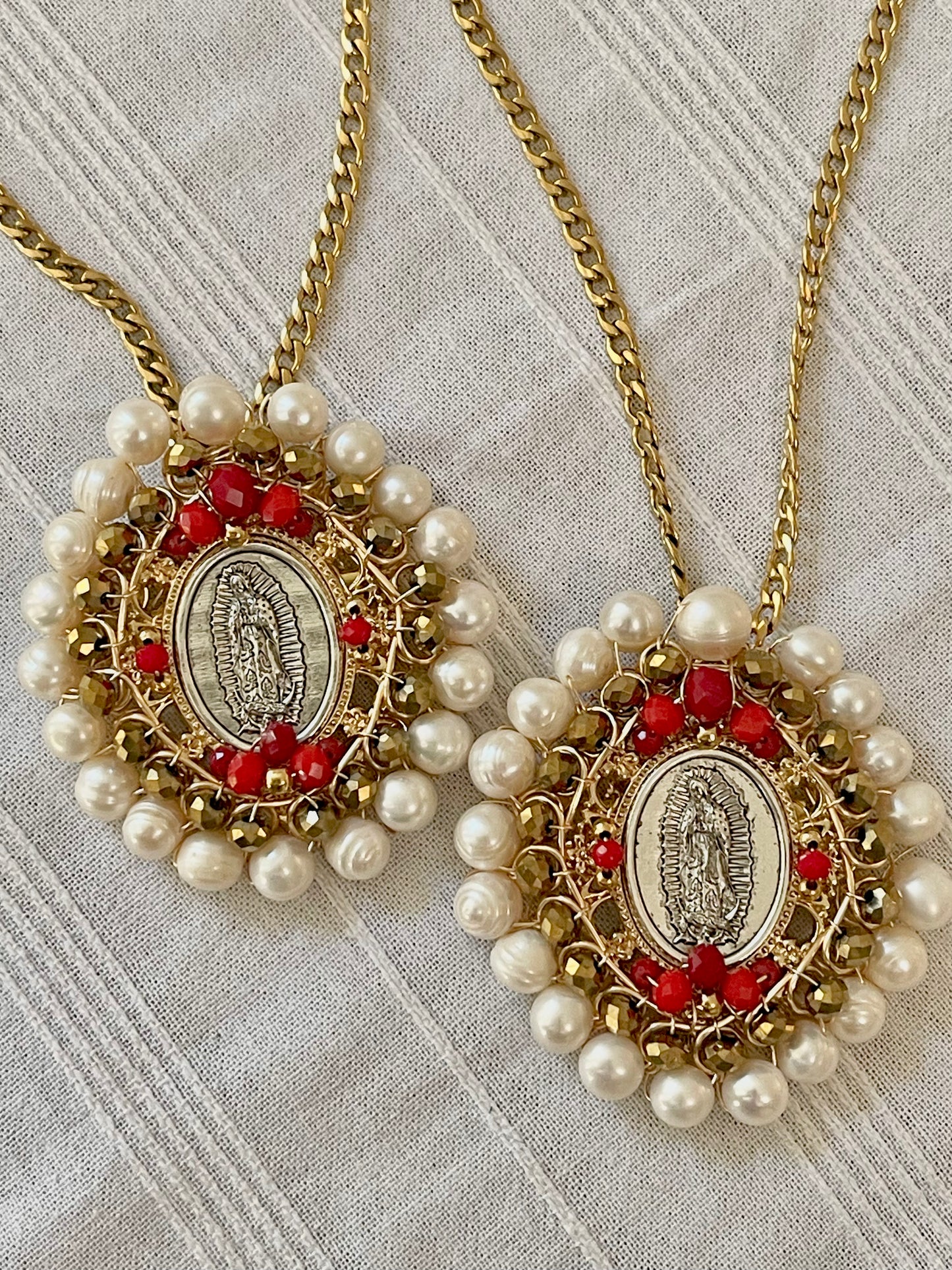 Cultured freshwater pearls Medalla/Camafeo 2 en 1