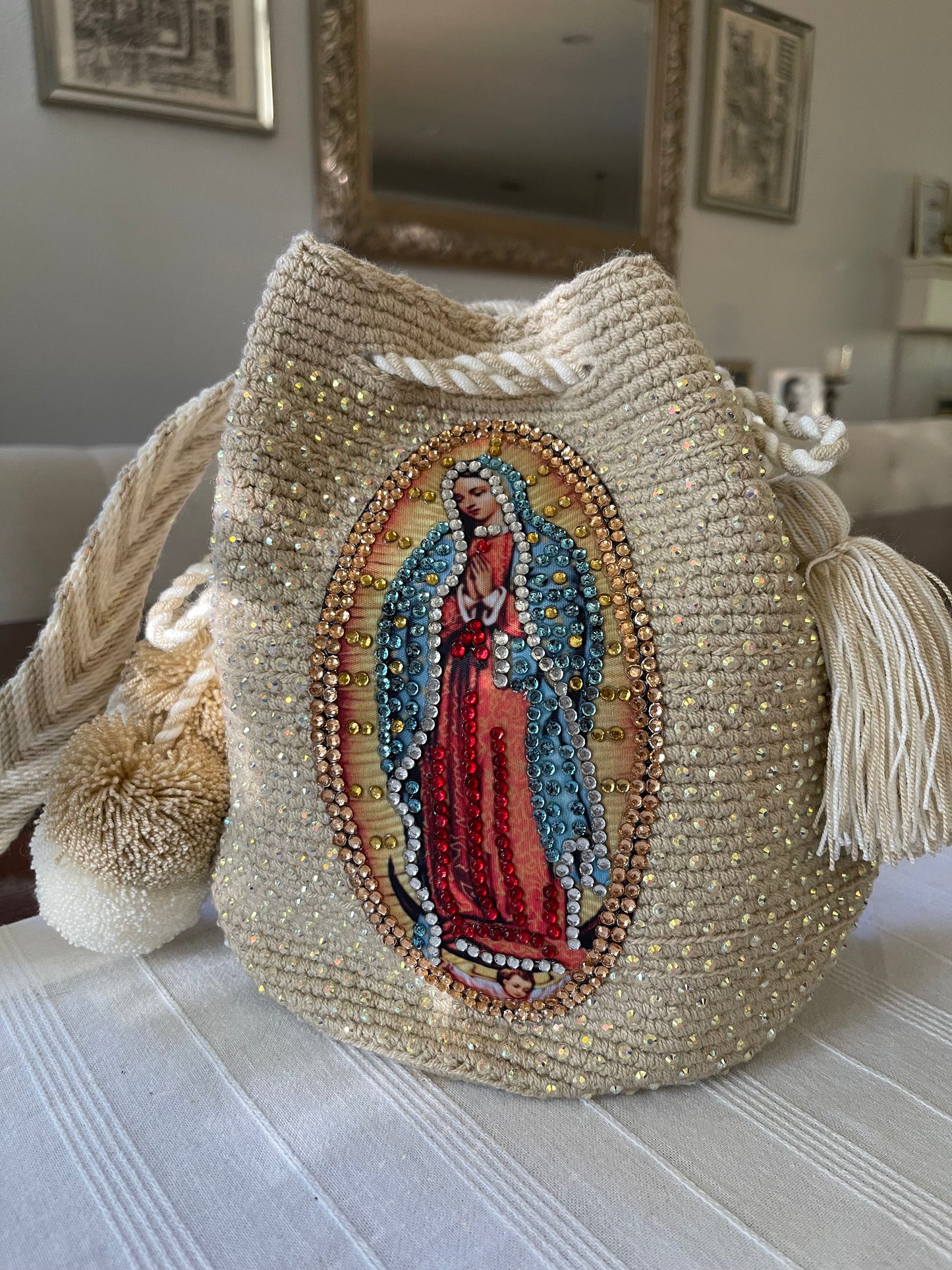 Woven bucket bag “Morral”