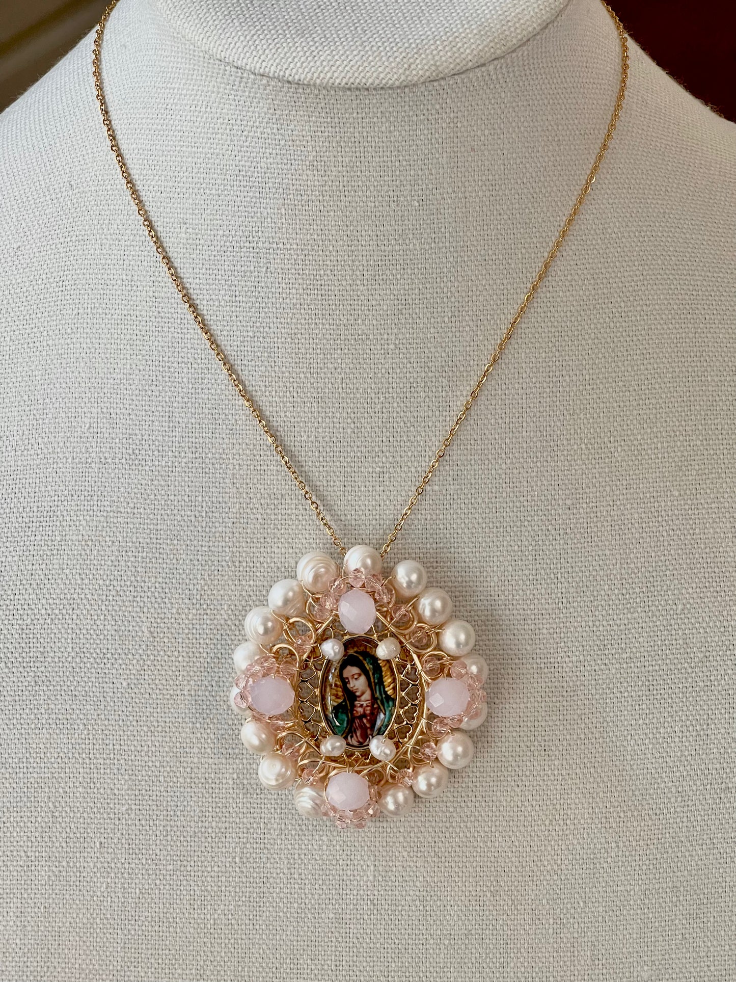 Cultured freshwater pearls necklace/Cameo “Light pink”