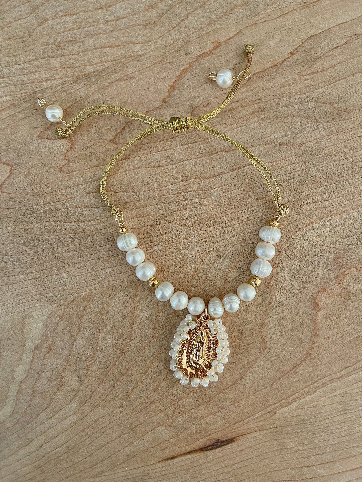 Cultured Freshwater pearl bracelet virgen de Guadalupe