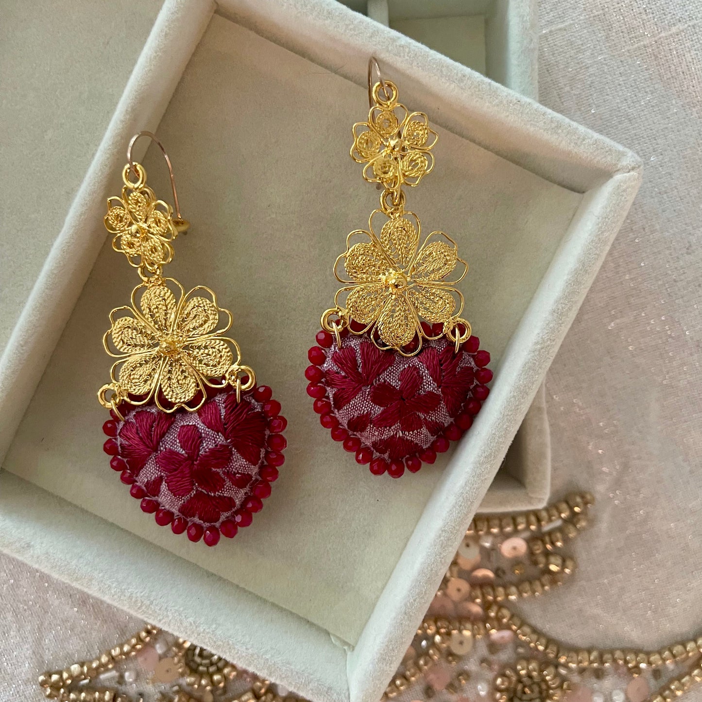 Aretes Rojos/Tinto filigrana Clasicos corazones bordados