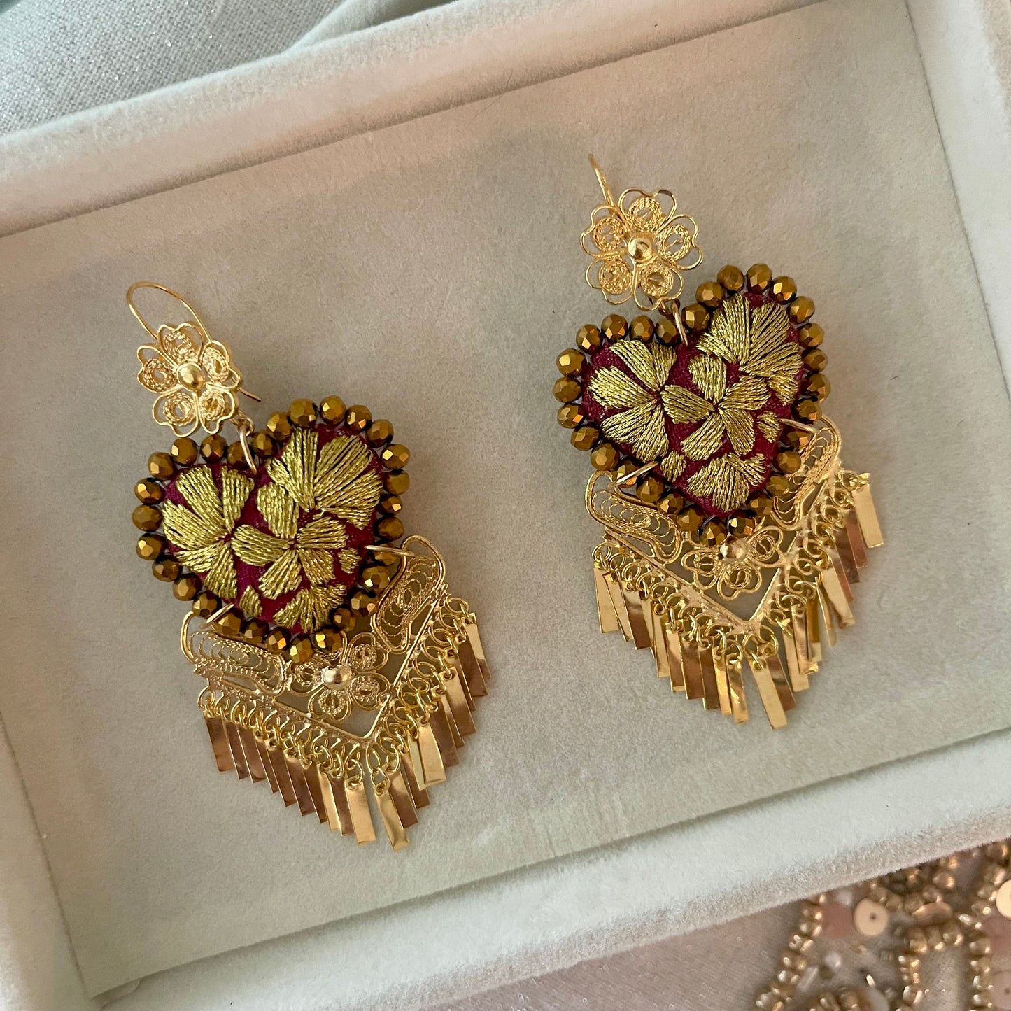 Aretes Rojos/Tinto filigrana Clasicos corazones bordados