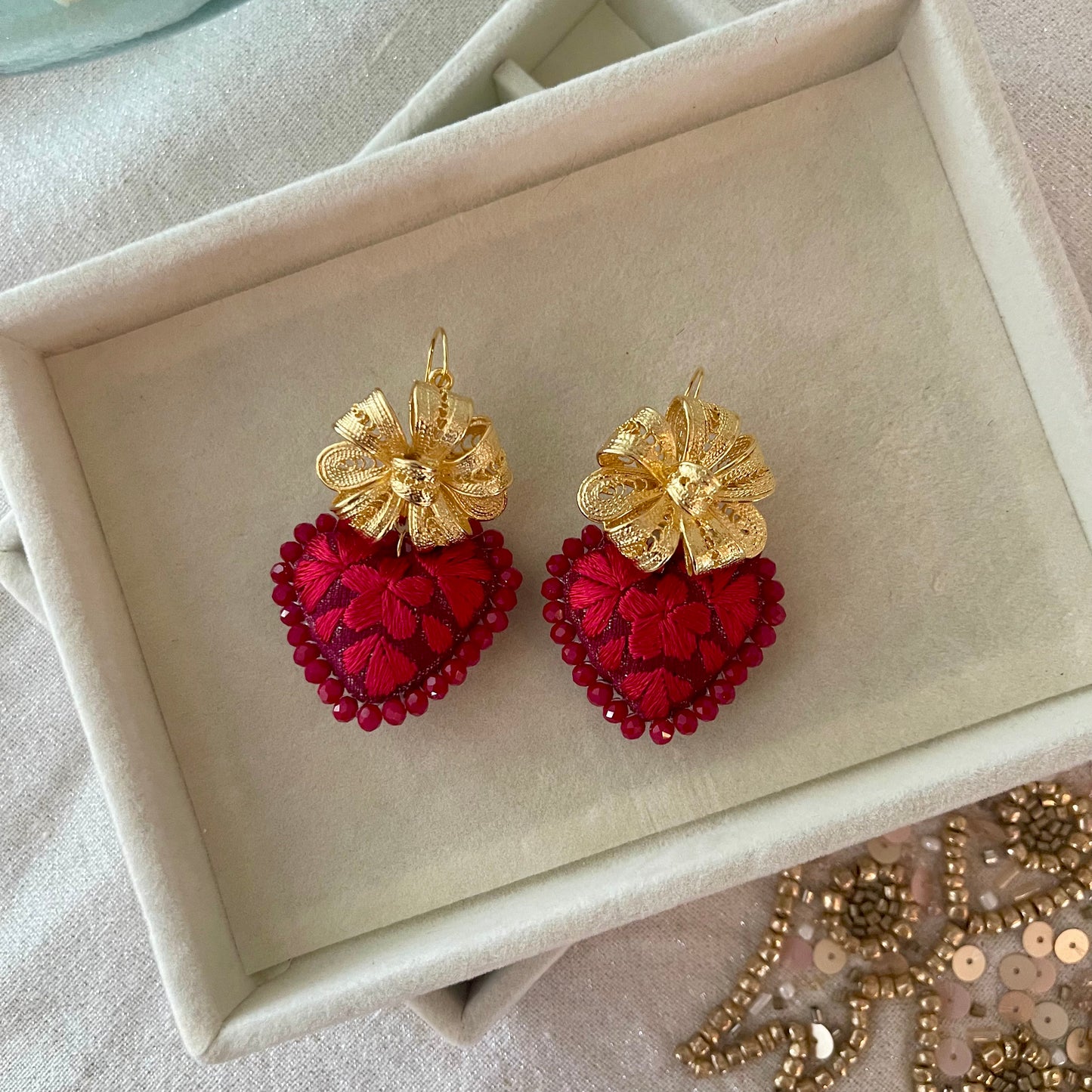 Aretes Rojos/Tinto filigrana Clasicos corazones bordados