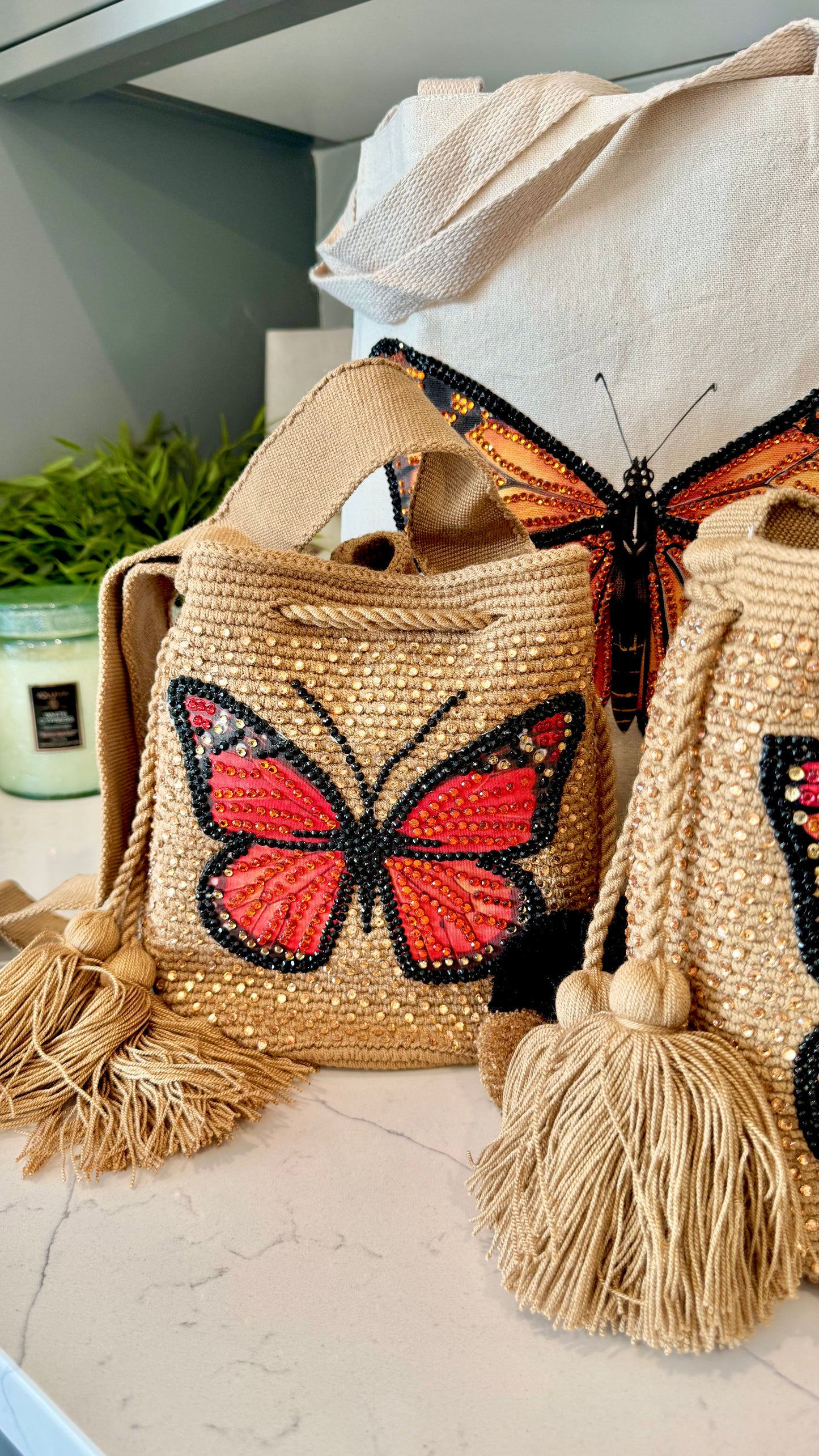 Woven bucket bag “Monarch”